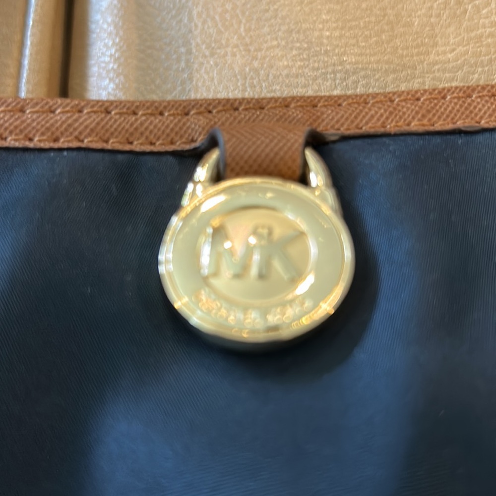 Micheal Kors Black cloth shoulder bag trimmed in brown - Picture 3 of 13